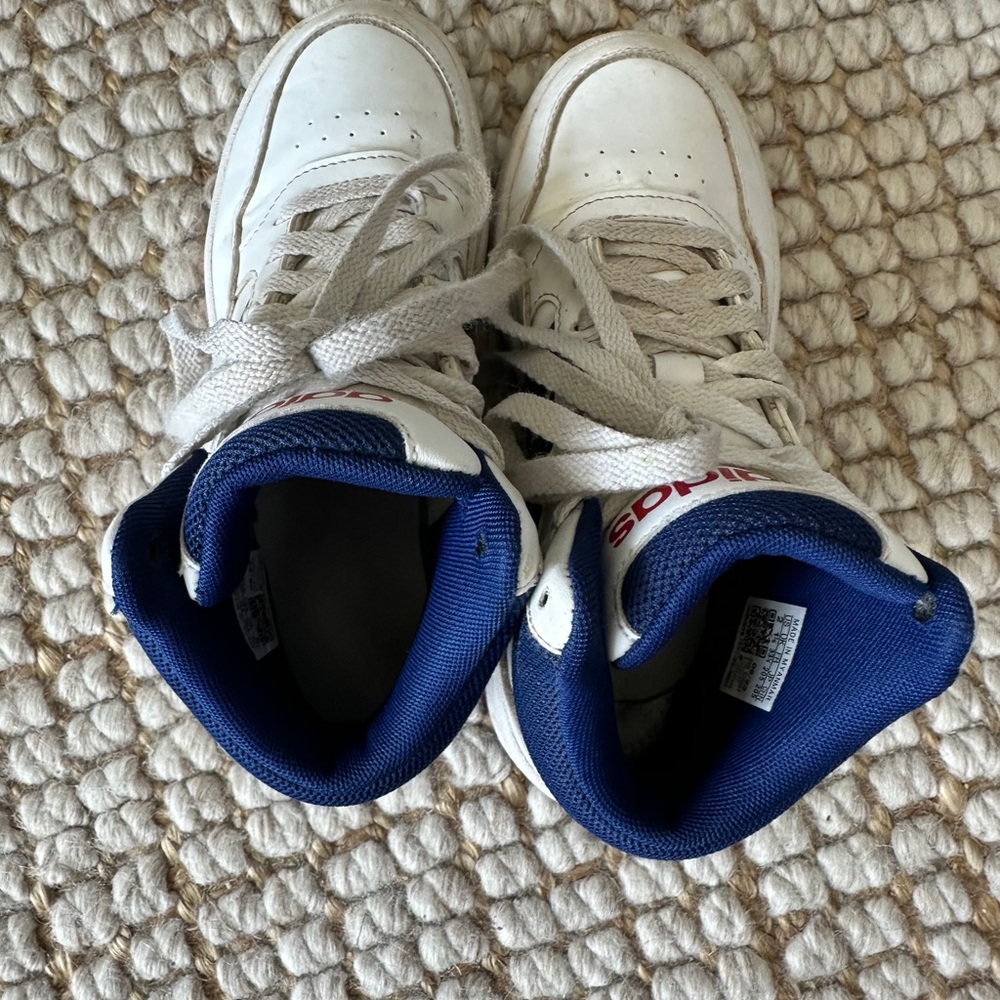 Adidas basketball shoes size 2 little boys - Picture 3 of 7
